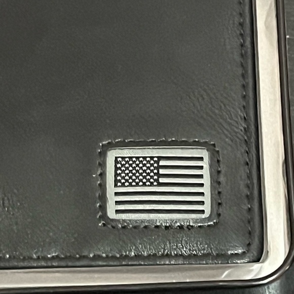 Men’s Realtree Black Bifold Wallet - Picture 3 of 5